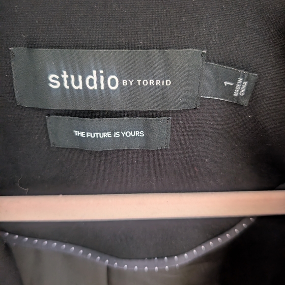 Studio By Torrid Black Women's Peplum Blazer - Picture 5 of 9